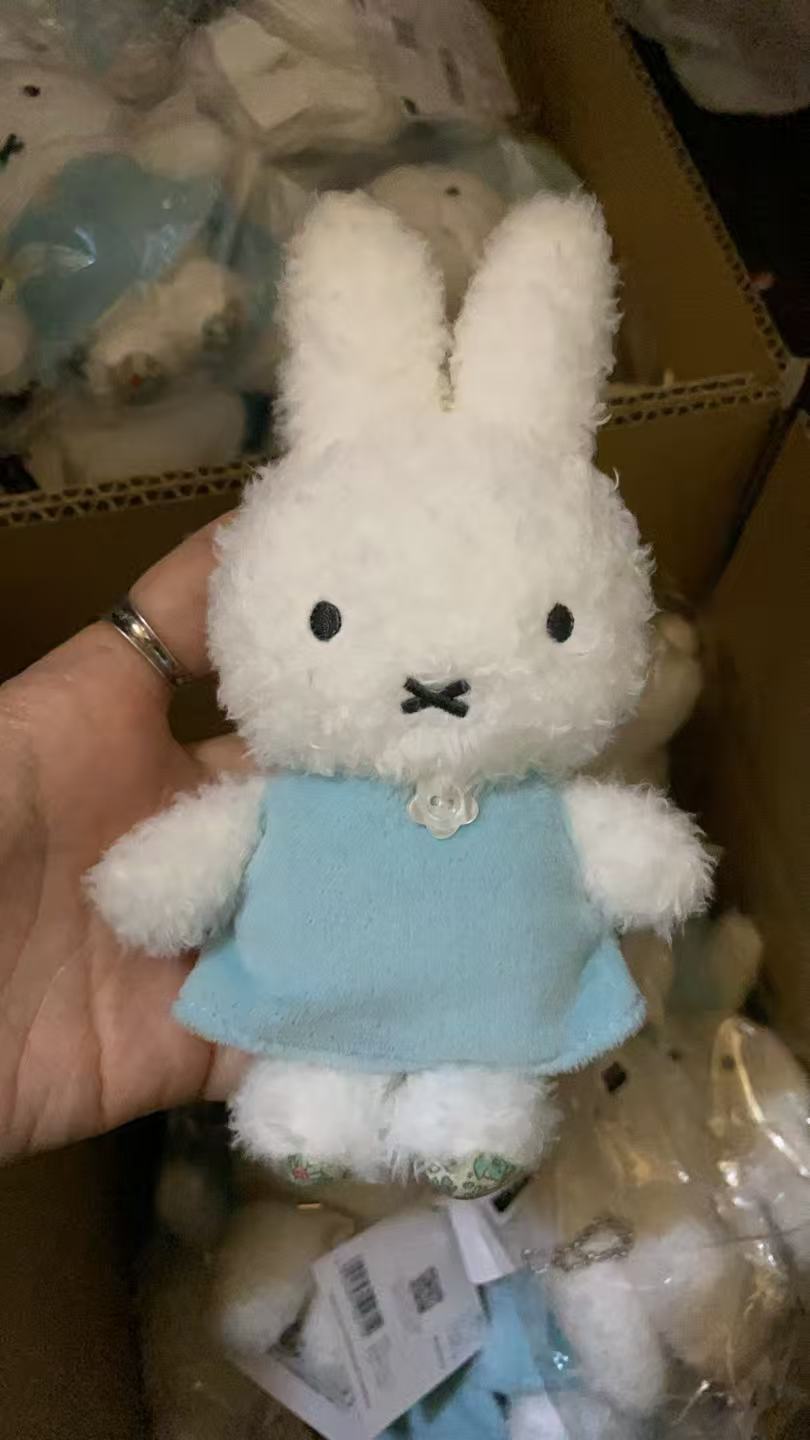 蓝衣服米菲兔毛绒挂件