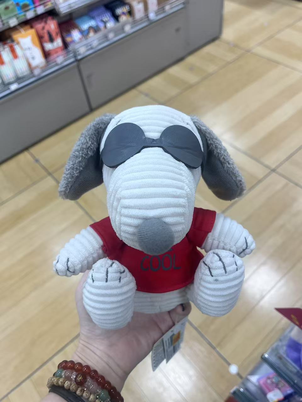 史努比玩偶 带眼睛 红背心字样cool