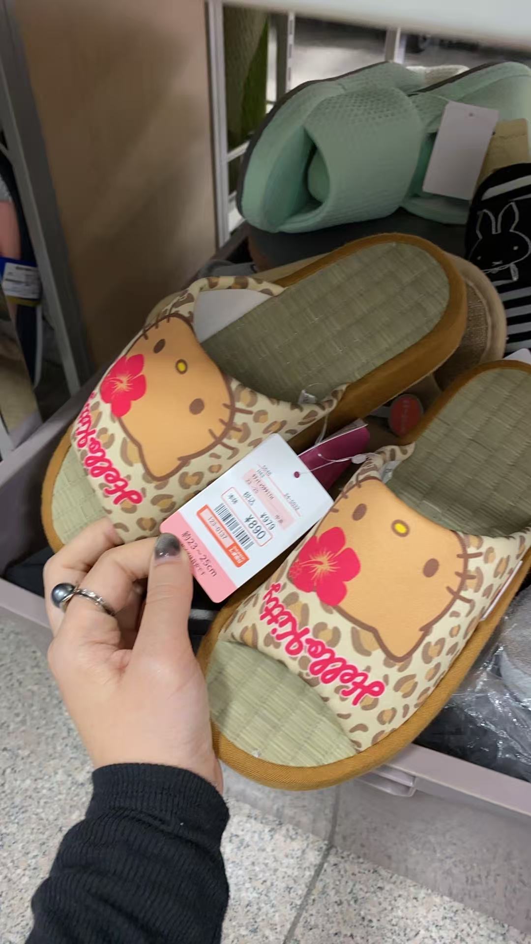 棕色豹纹红花kt家居拖鞋