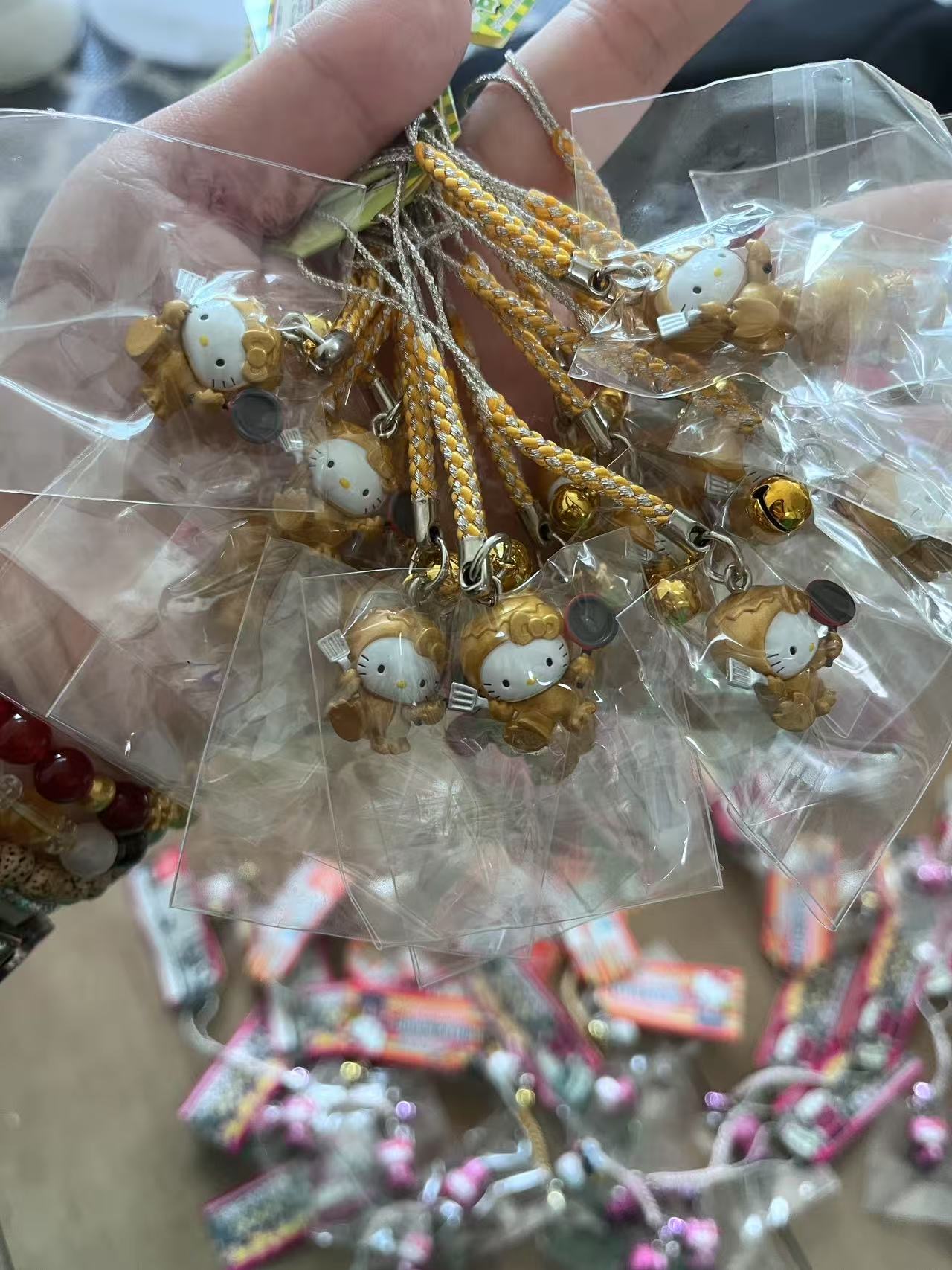 三丽欧kt钥匙扣 金色手拿锅铲 