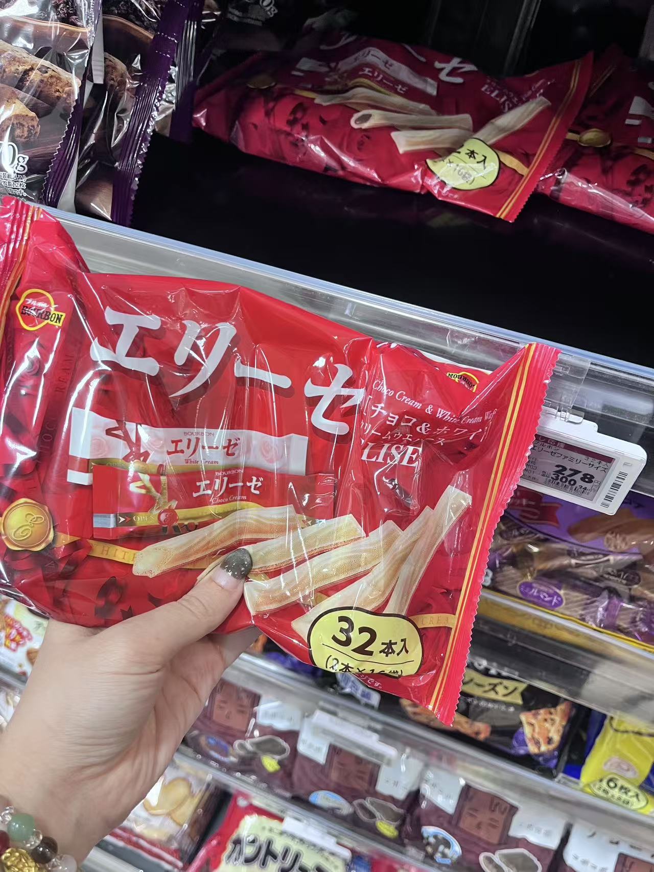 红色包装 工ゼ工リ一ゼエリ Cream &Whin 饼干 白巧克力和黑巧