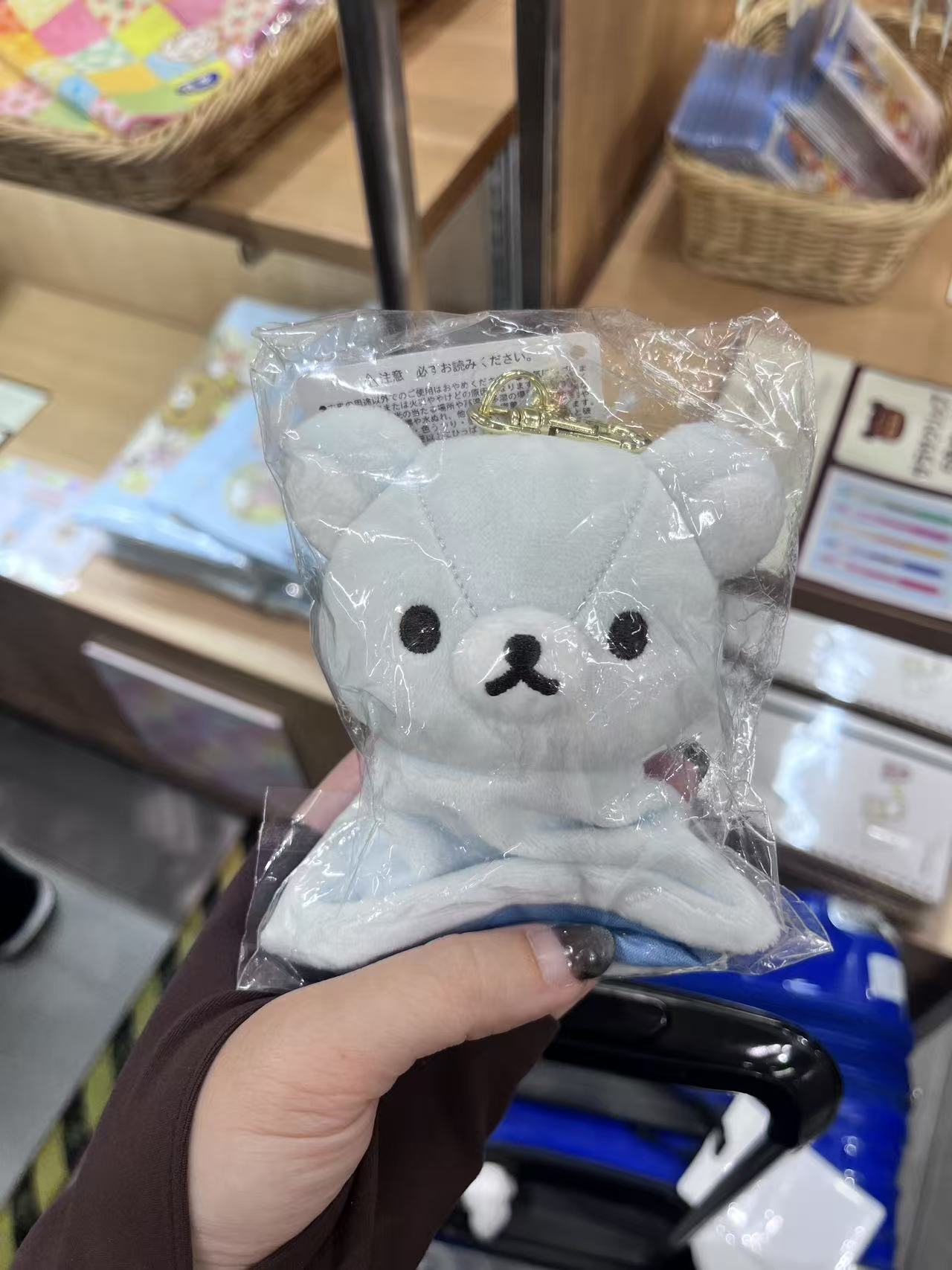 大阪 轻松熊 蓝色雨衣胸哥挂件