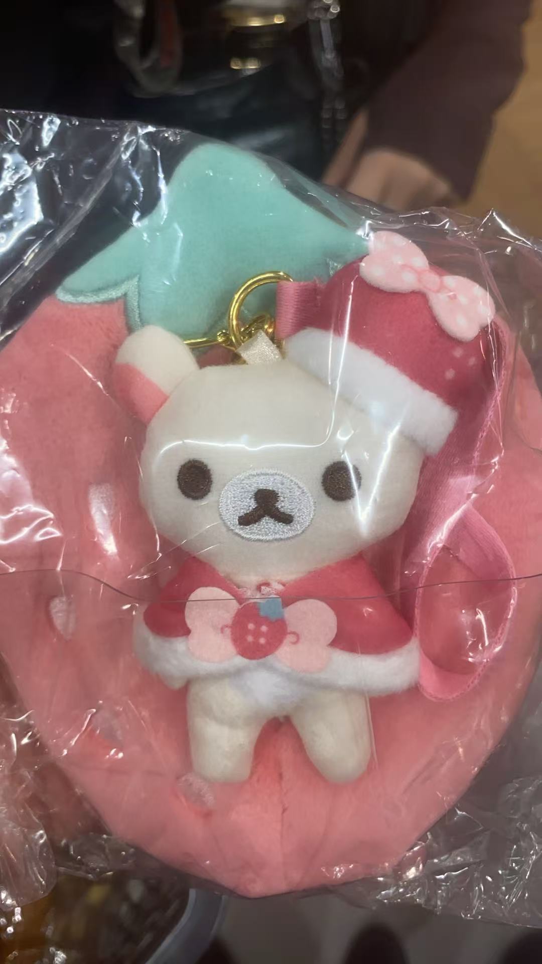 大阪 轻松熊 玫红色 穿头蓬妹妹 包 