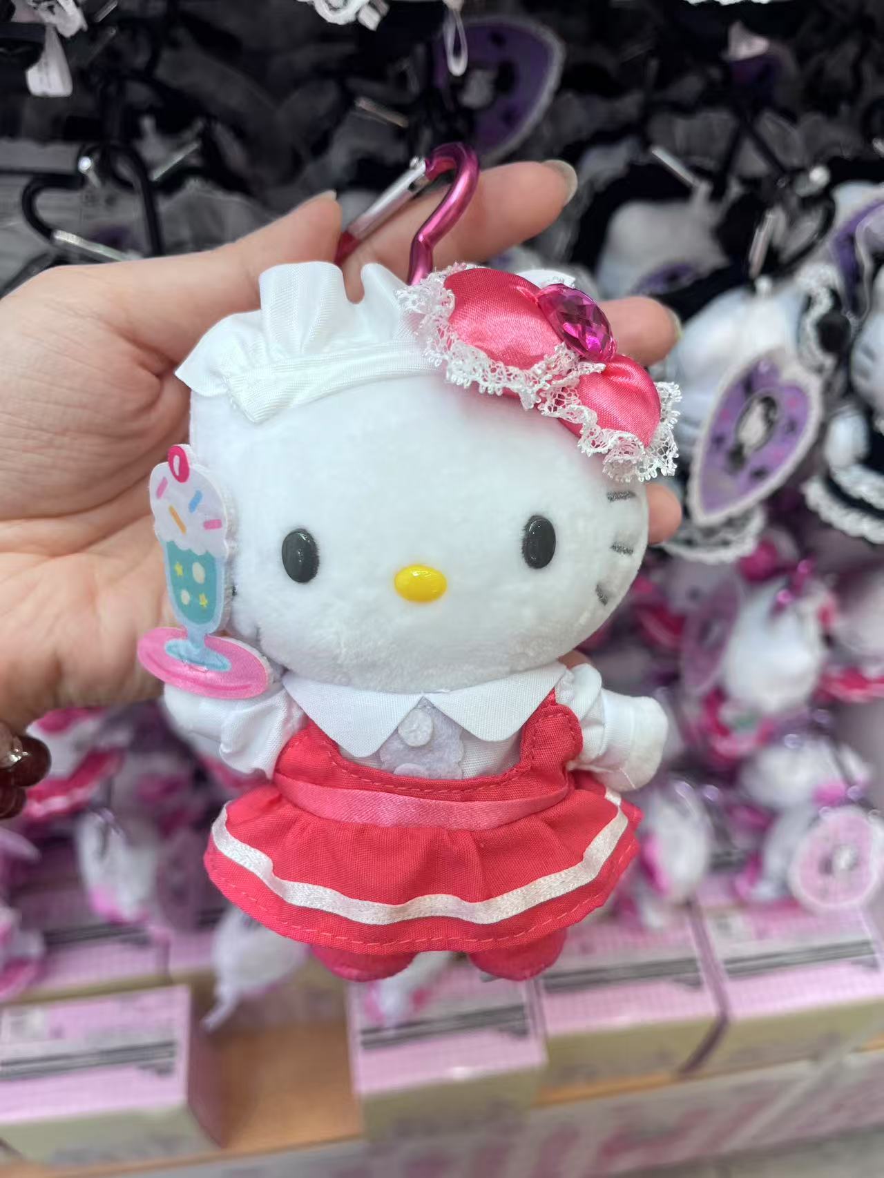 三丽欧 玫红色裙子 手拿冰激凌 女仆kt挂件 