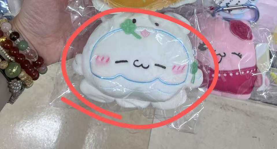 白色小章鱼造型 头上绿色四叶草 眯眯眼 毛绒挂件 