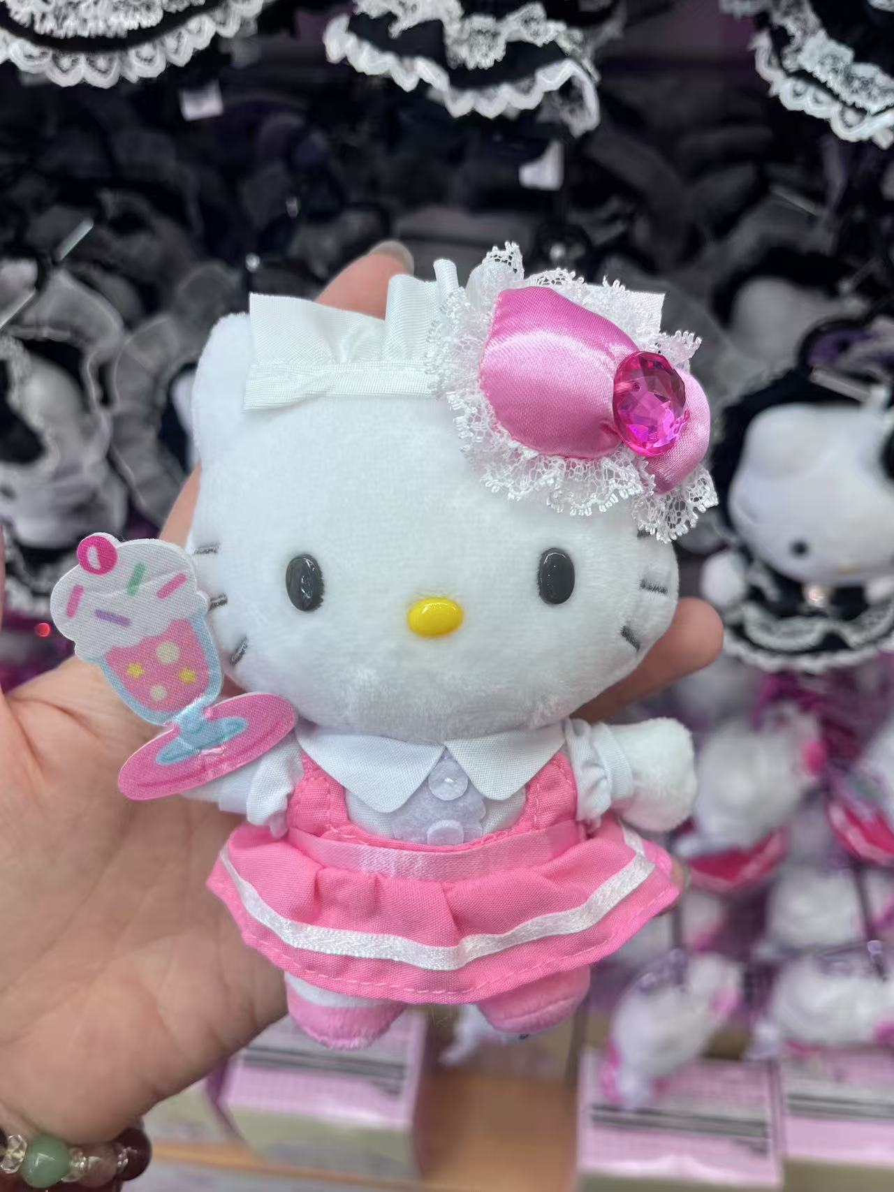 三丽欧 浅粉色 女仆kt 手拿冰激凌 挂件