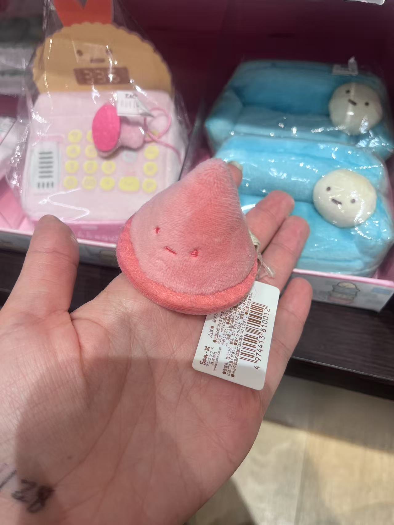 角落生物 粉红色帽子 