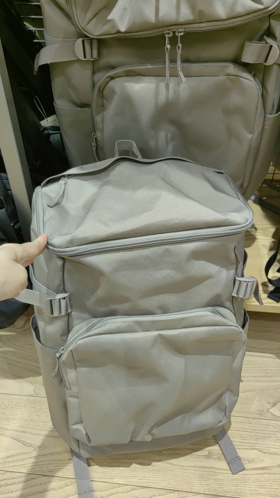 无印良品深米色 双肩背包 28L