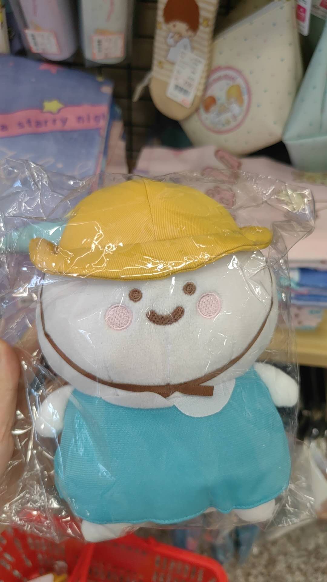 文具君 白色脸黄色帽子 蓝绿色衣服