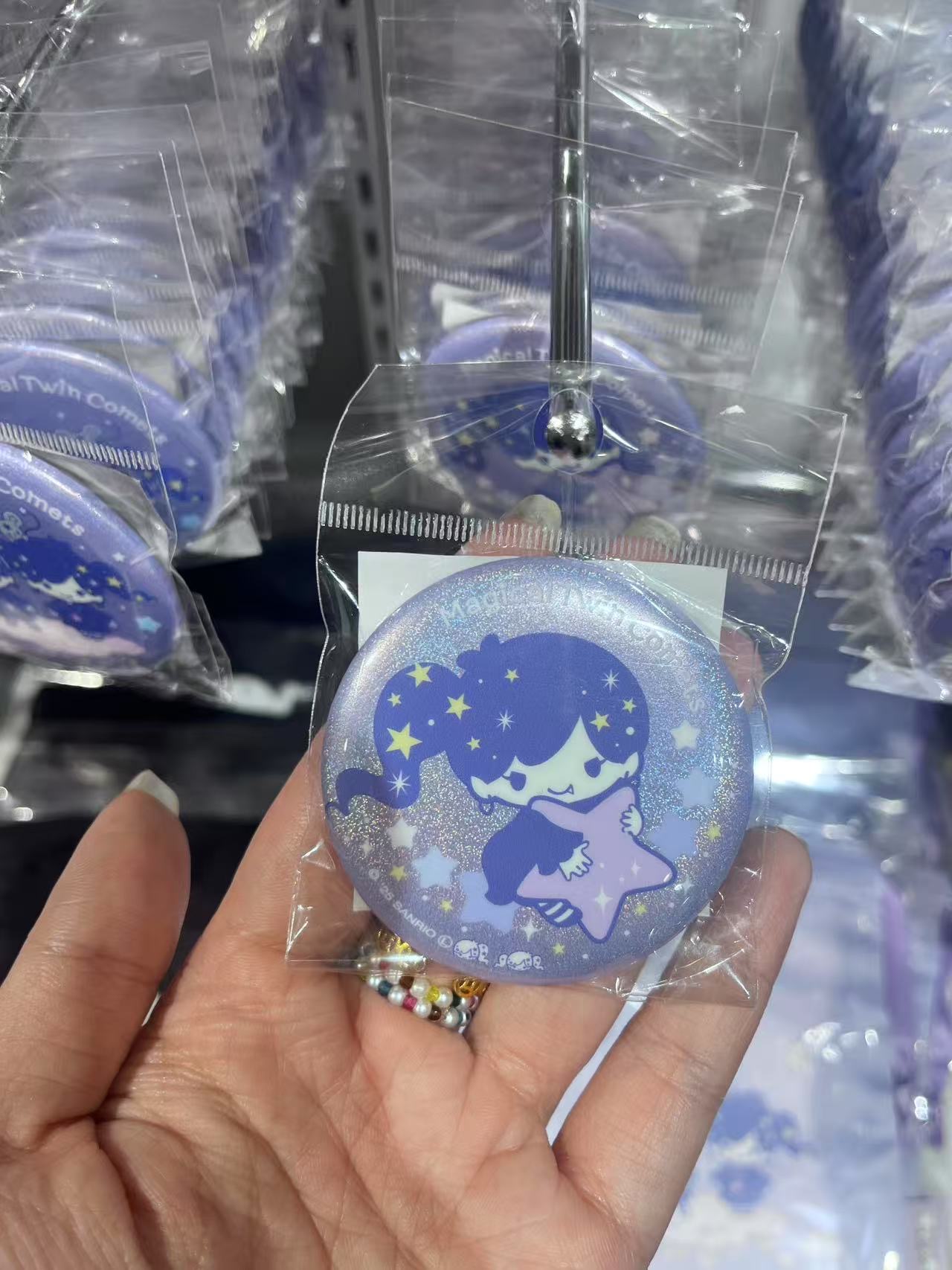 怀抱紫色星星 徽章
