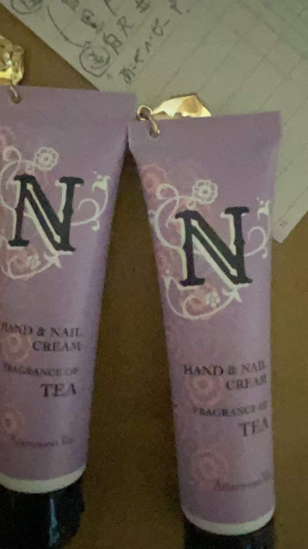 0713N紫色HAND & NAIL茶香味护手霜