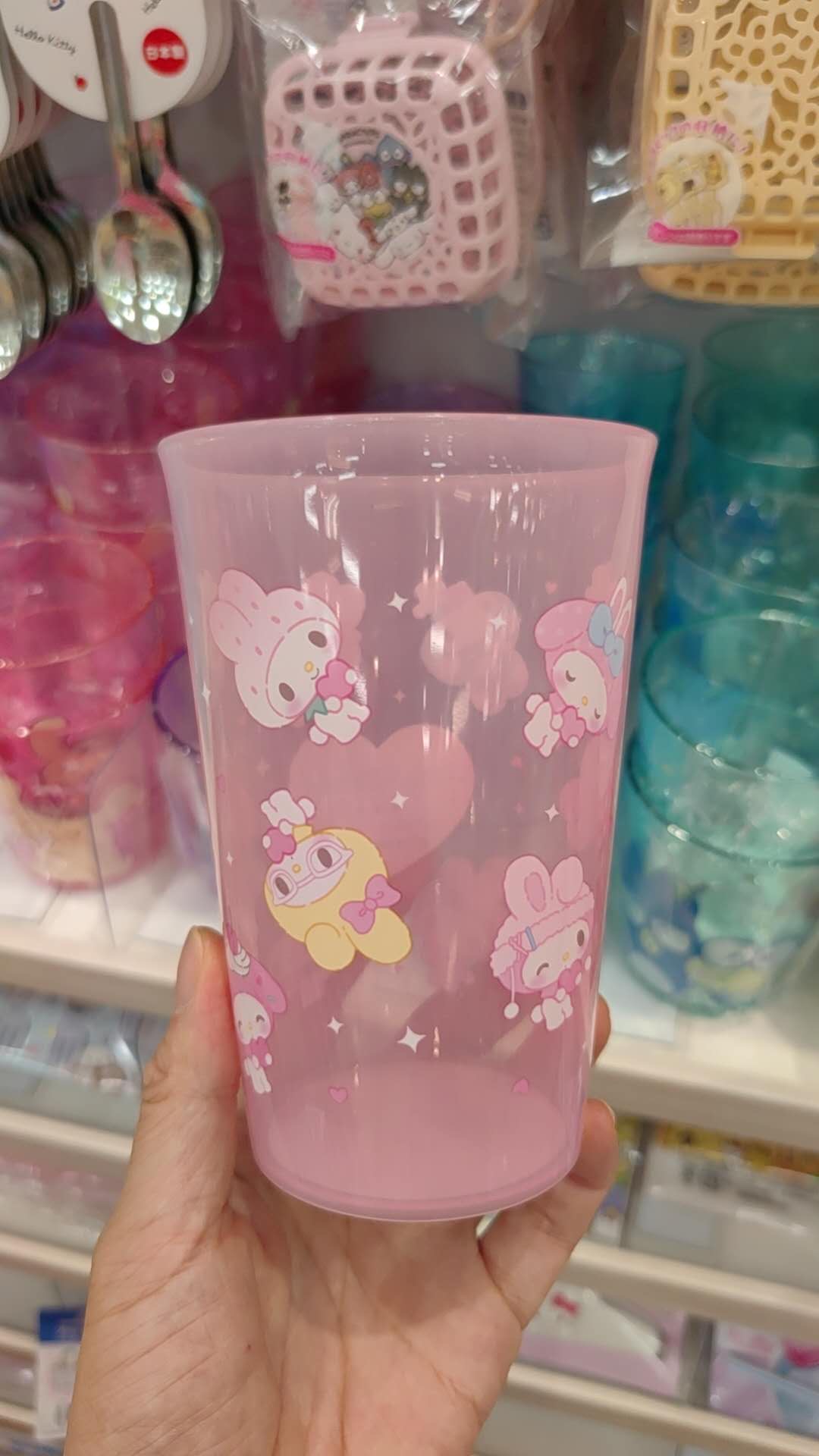 三丽欧 粉红色美乐蒂 抱爱心图案 杯子