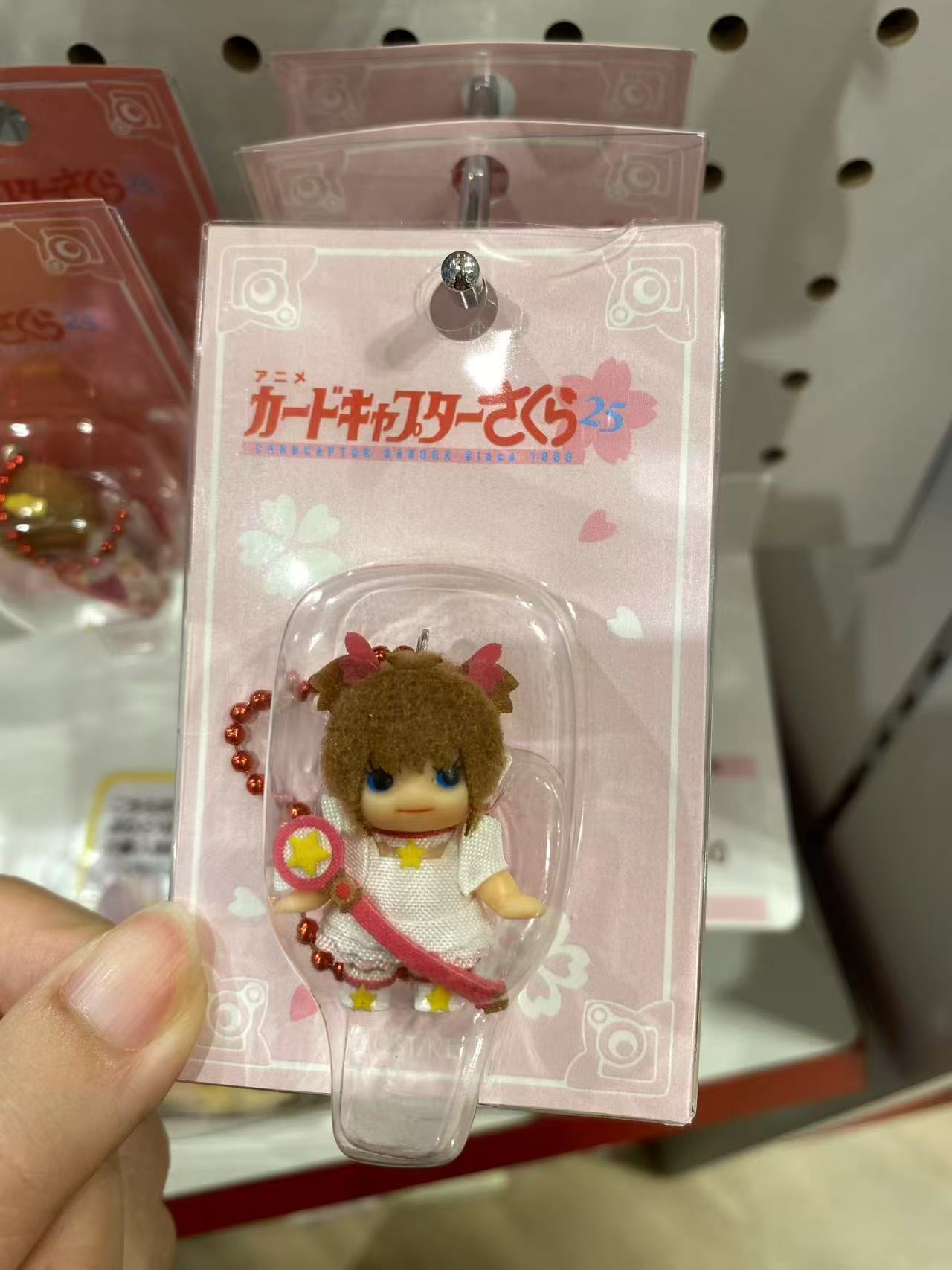 0721 棕色头发 白色连衣裙 手拿粉色法棍
