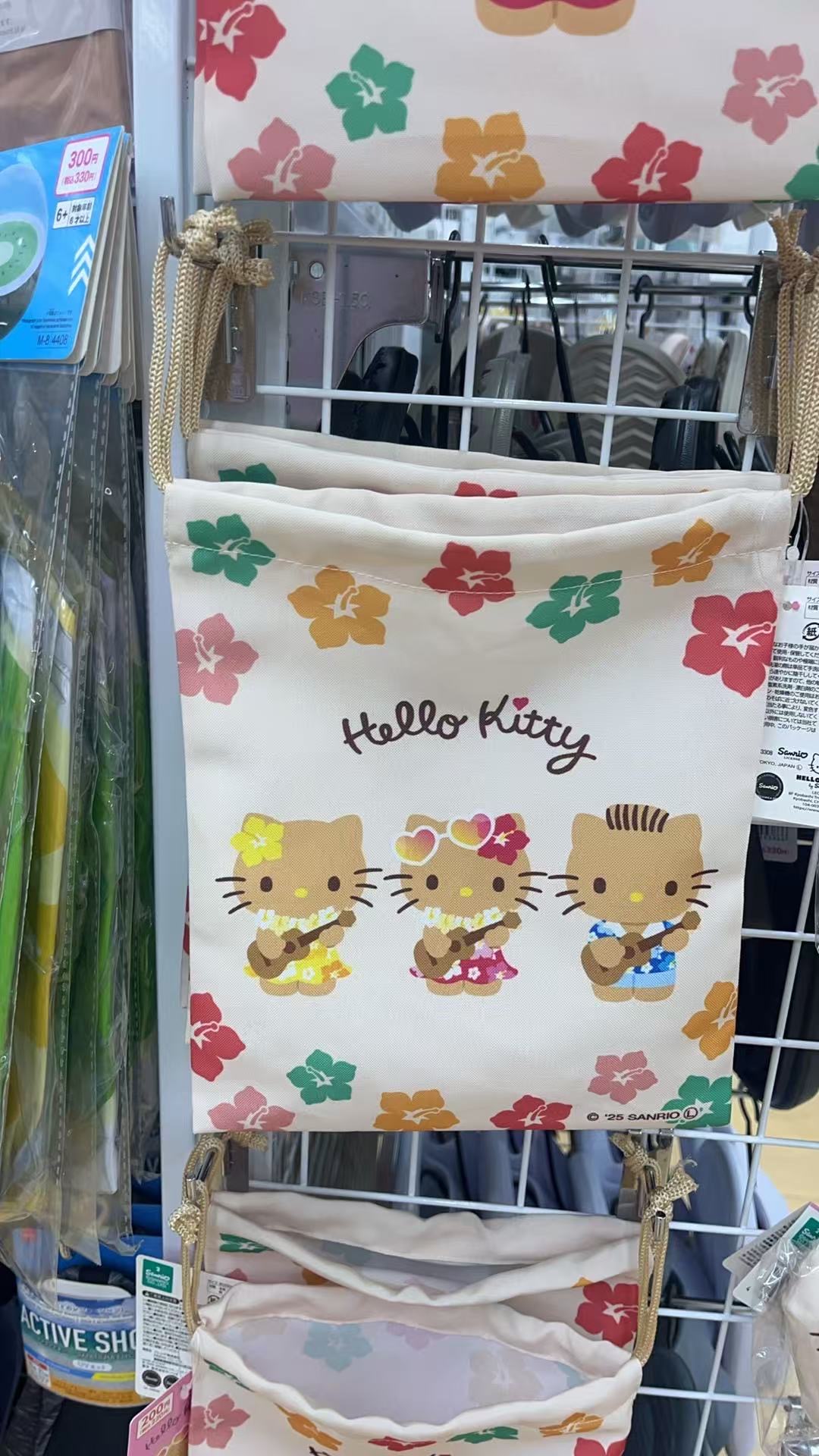 0731三丽鸥黑皮kt白色花图案束口袋收纳袋