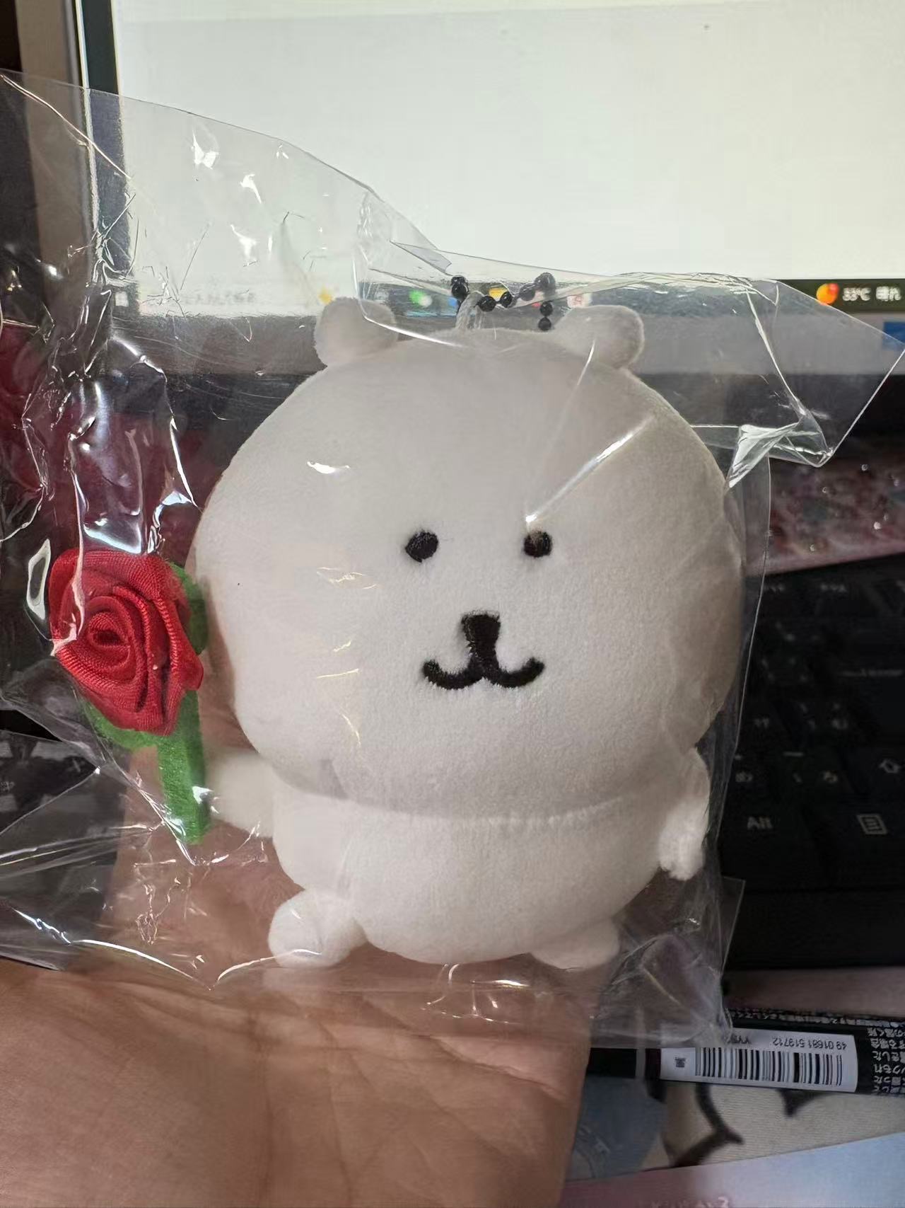 0917 自嘲熊 手拿红色玫瑰 挂件