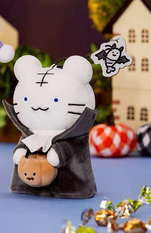 0918 黑色披风 白色老虎 手拿南瓜 挂件