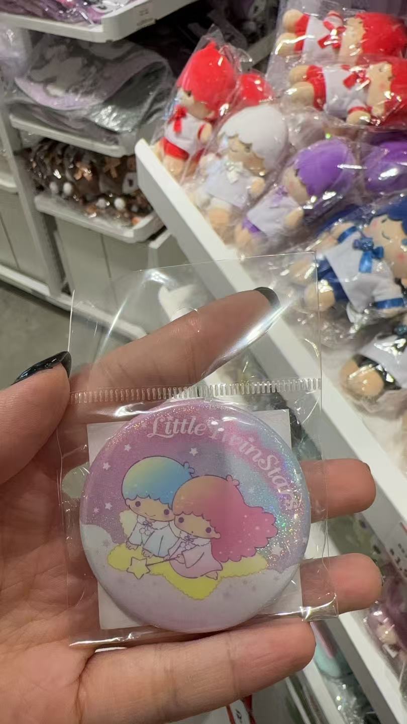 0919 三丽鸥 双子星坐星星上 徽章