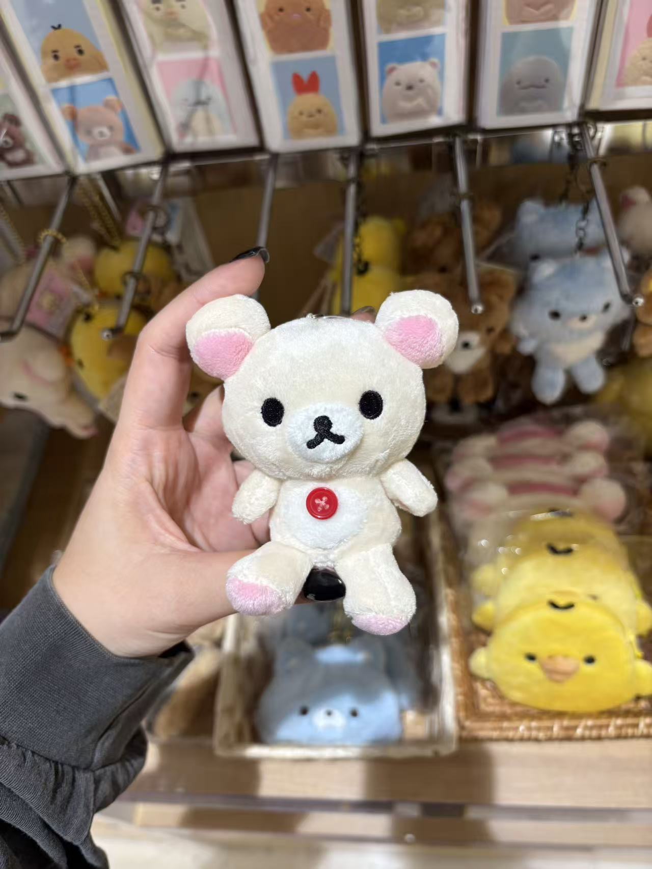 0919 轻松熊 熊妹 胸前一个粉色扣子 坐姿钥匙扣