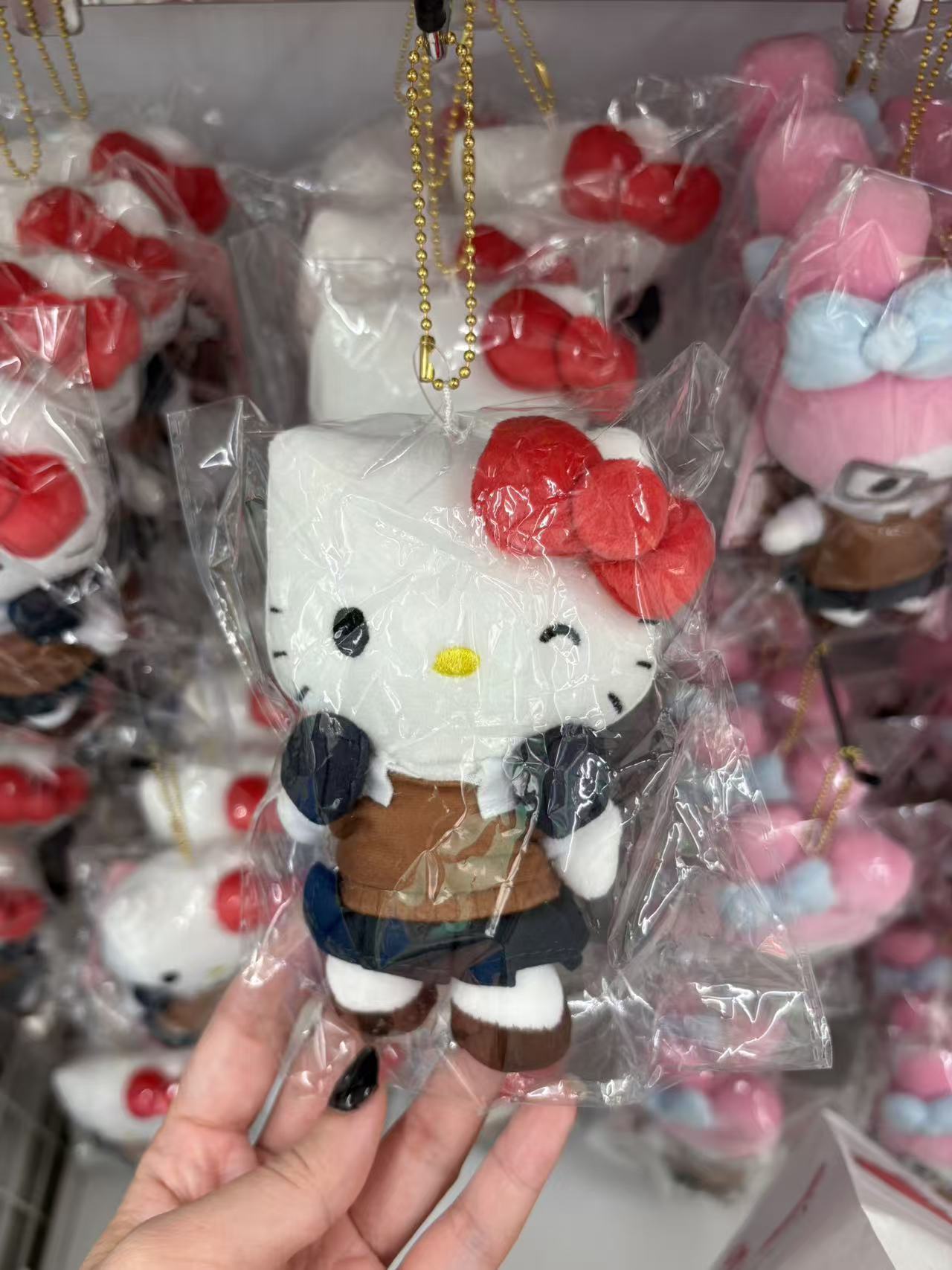 0919 三丽欧 kt 棕色上衣 蓝色裙子 戴手套 挂件