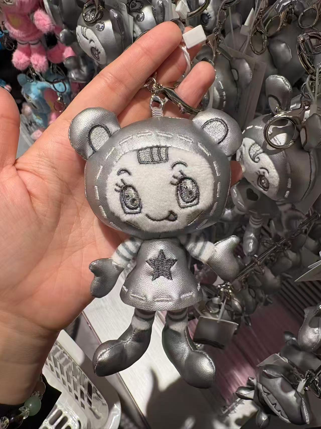 0920 Narumiya 银色 圆耳朵 胸前星星图案 毛绒挂件