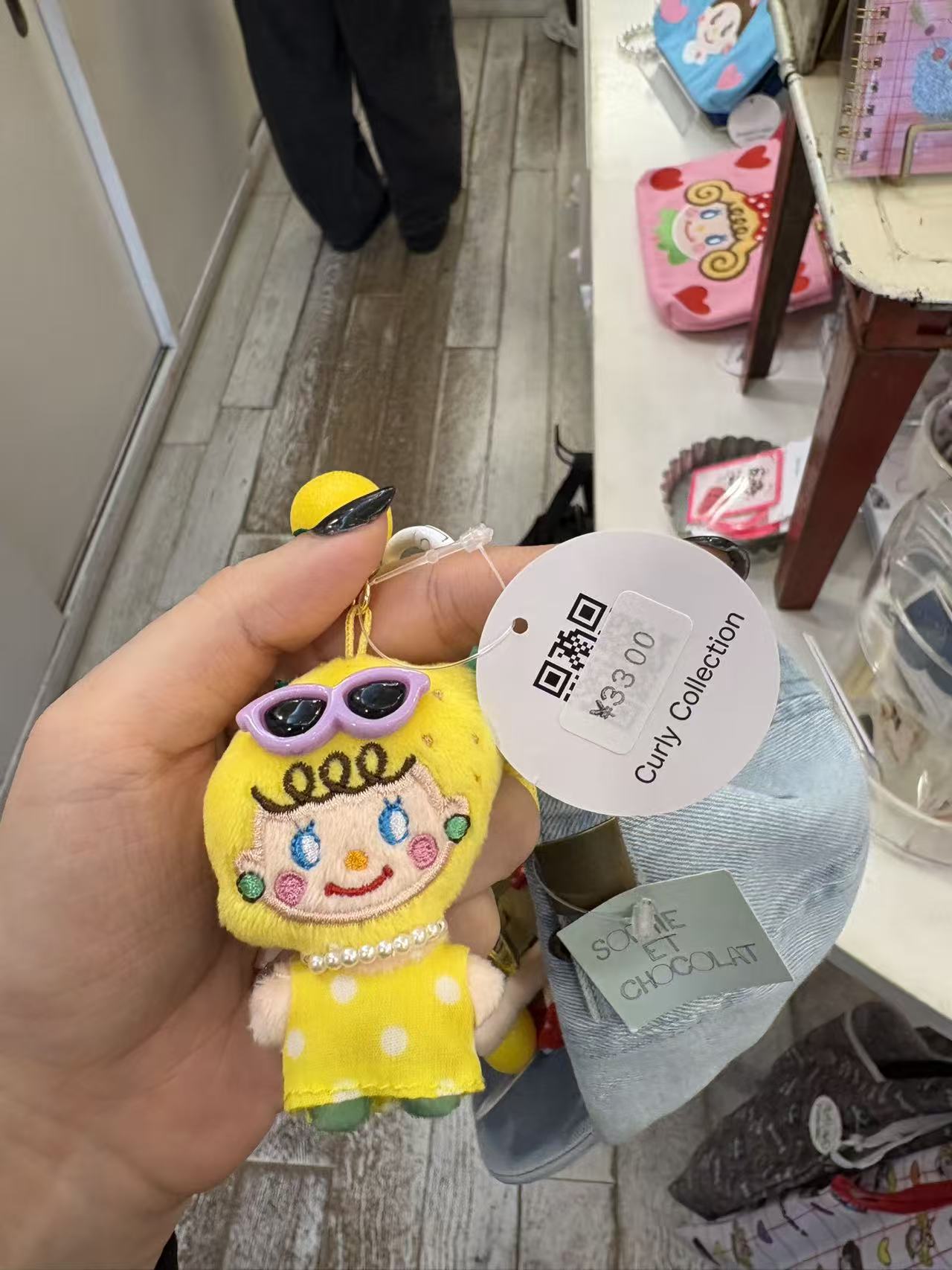 0920 卷卷女孩 黄色 紫色墨镜 绿色鞋子 挂件 