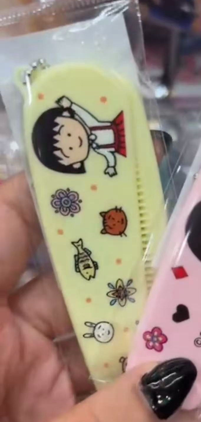 0921 樱桃小丸子 黄色 小动物图案 梳子  树脂