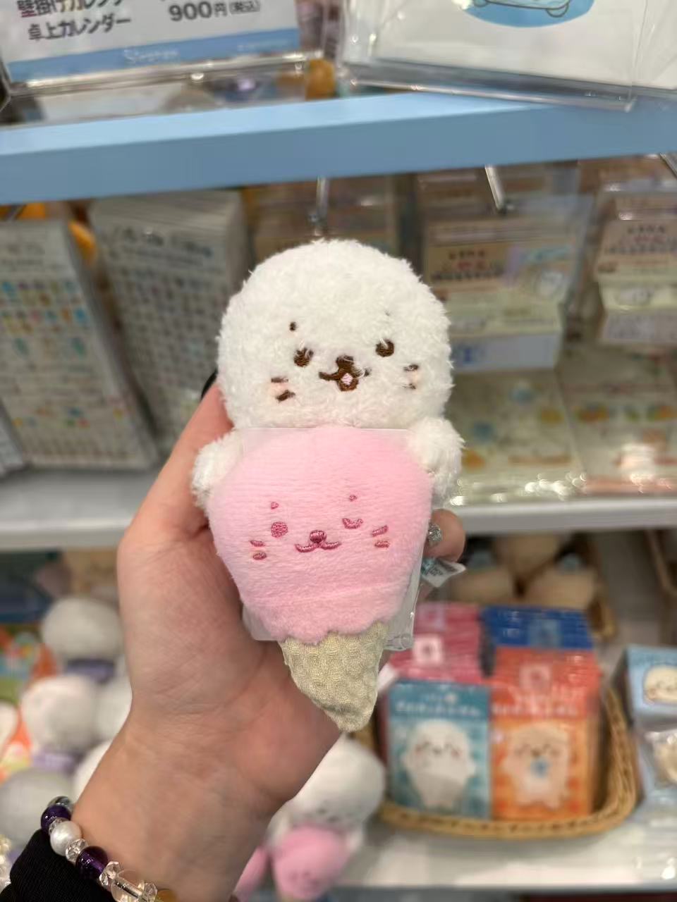 0922 小海豹 抱着粉色冰淇淋 