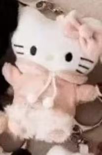 1001发售 三丽鸥kt猫 粉色外套 挂件