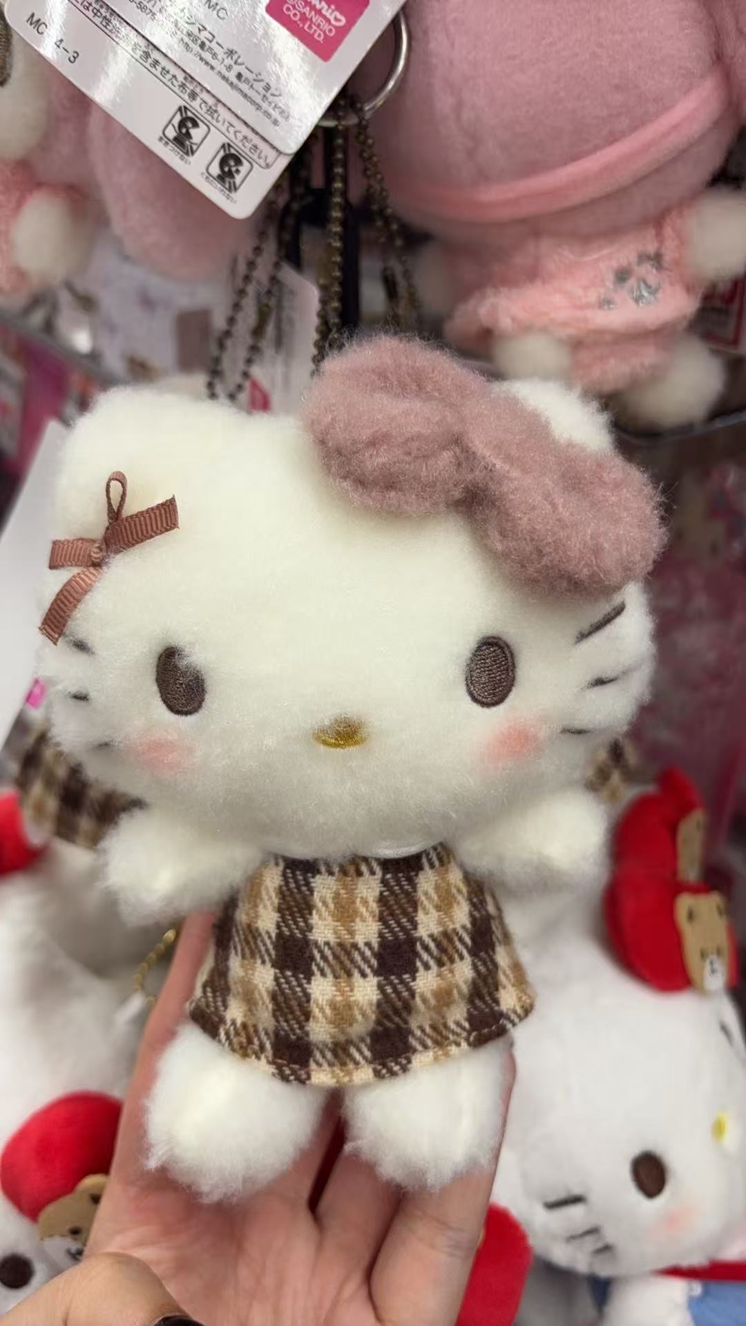 0925 三丽鸥 kt猫 穿千鸟格裙子头戴粉色蝴蝶结 挂件