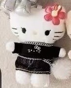 1001 三丽鸥 黑色衣服 铁链 红色花朵kt 毛绒挂件