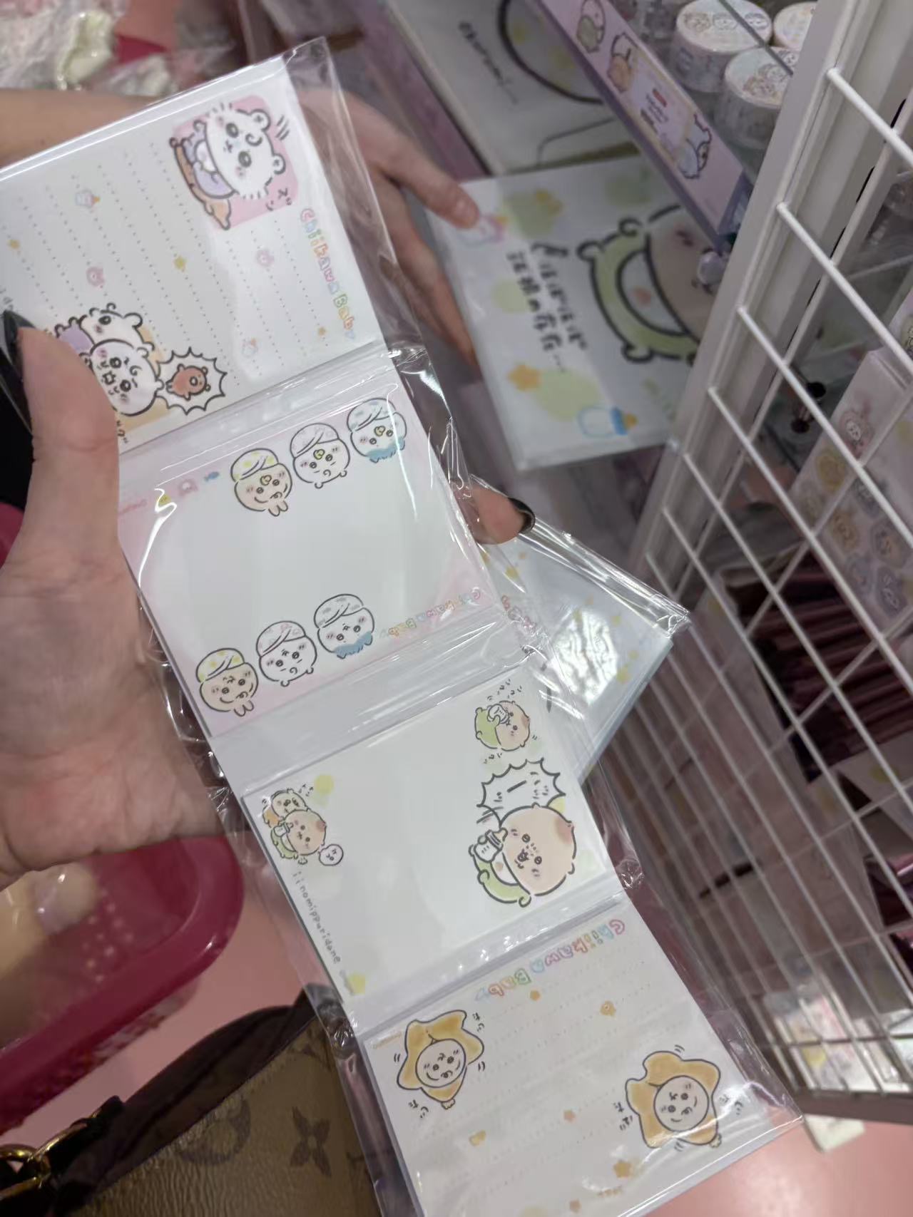 0930 ckw四连便签本 穿绿色这样宝宝手拿奶瓶 图案 