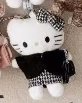 1001 三丽鸥 黑色外套 黑白纹裙 蝴蝶结kt 毛绒挂件