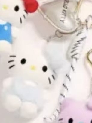 1001 三丽鸥 kt 浅蓝色裙子 银色心心形扣挂件