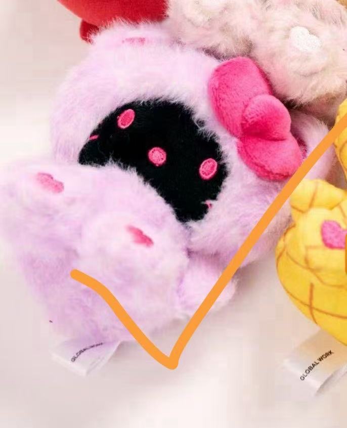 1001 三丽欧黑皮kt 粉色衣服 毛绒挂件