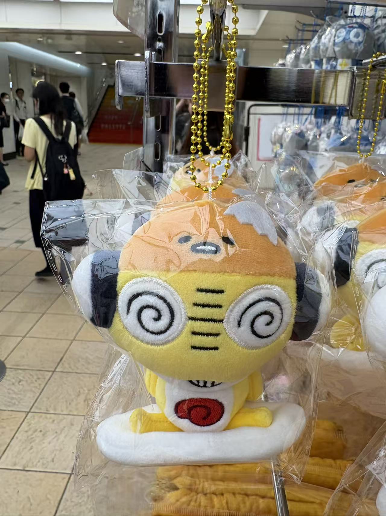 1003 KERORG联名三丽欧 头顶橘色懒蛋蛋 坐在白色垫上 毛绒挂件