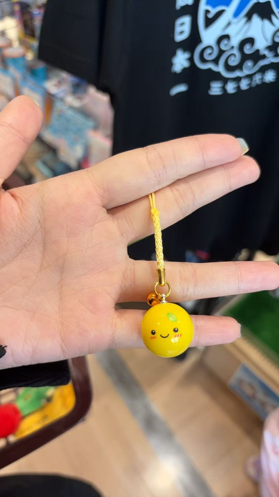 1005 黄色小橘子 头上有个绿色叶子 小铃铛