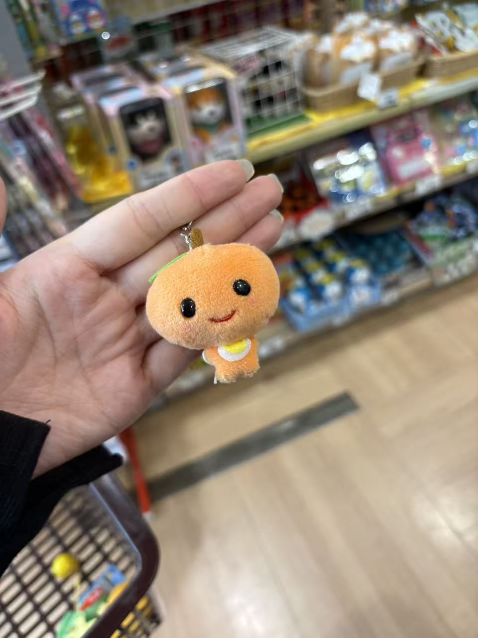 1005 橘色黑眼睛 黄色围嘴 小橘子宝宝 毛绒挂件