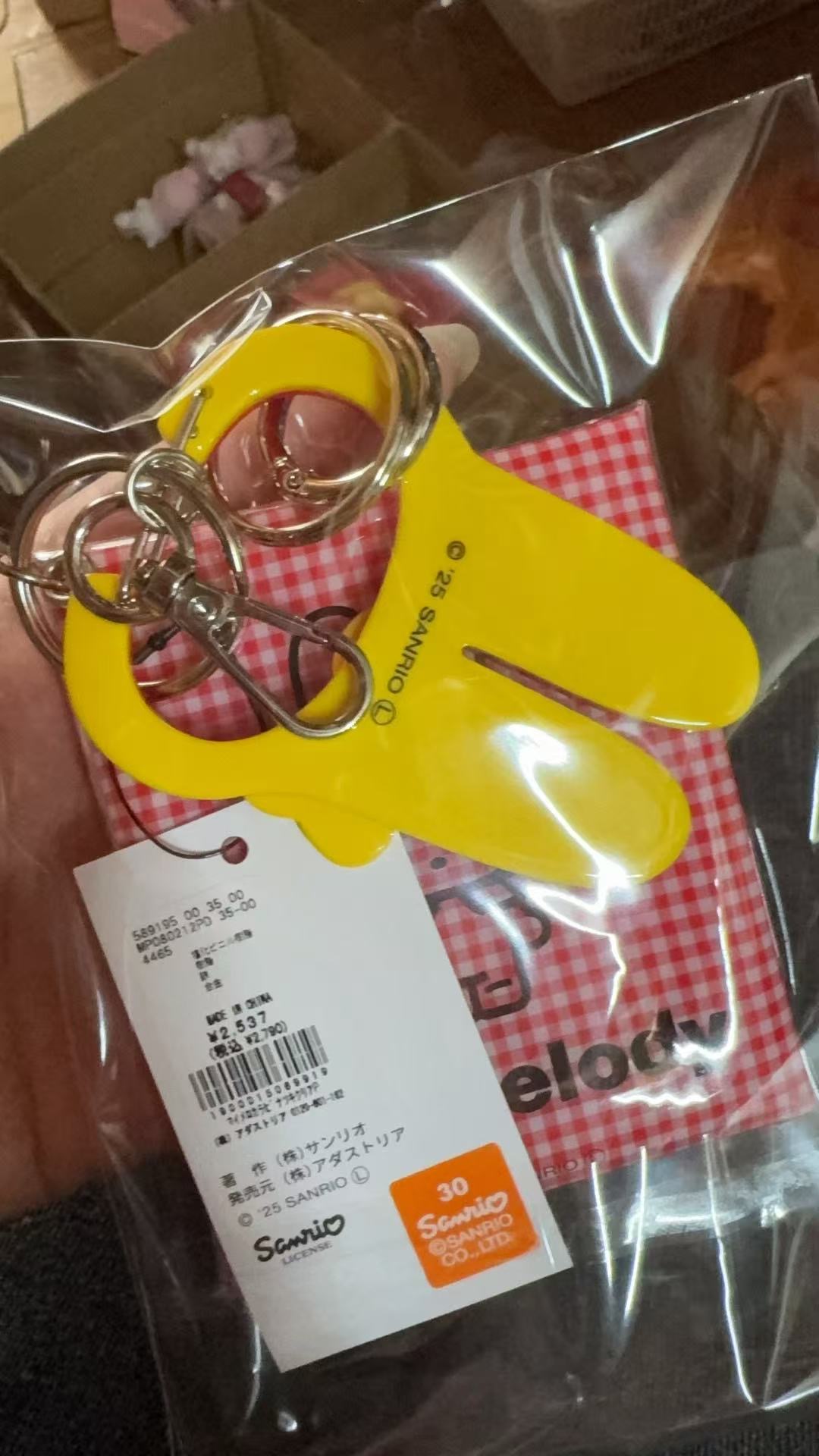 1001.黄色 塑料美乐蒂牌 钥匙扣