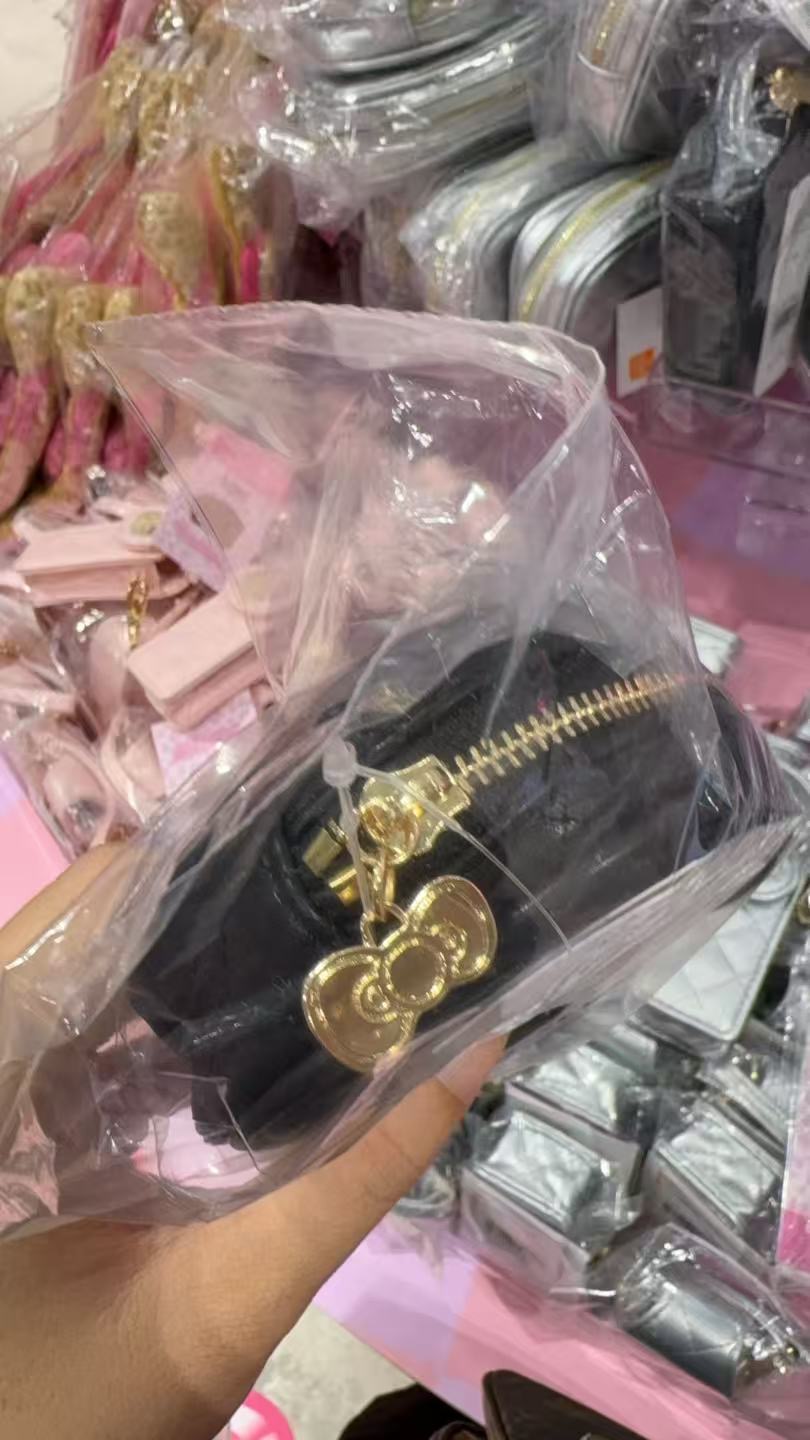 1001三丽鸥 kt 黑色拉链小包