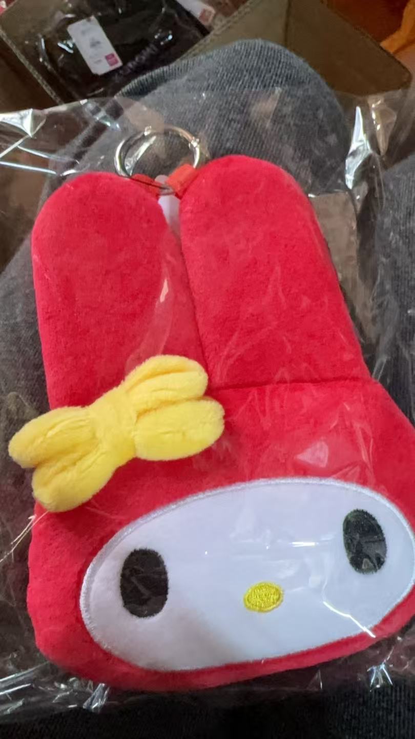 1001 三丽鸥 美乐蒂 红色带拉链小包 毛绒挂件