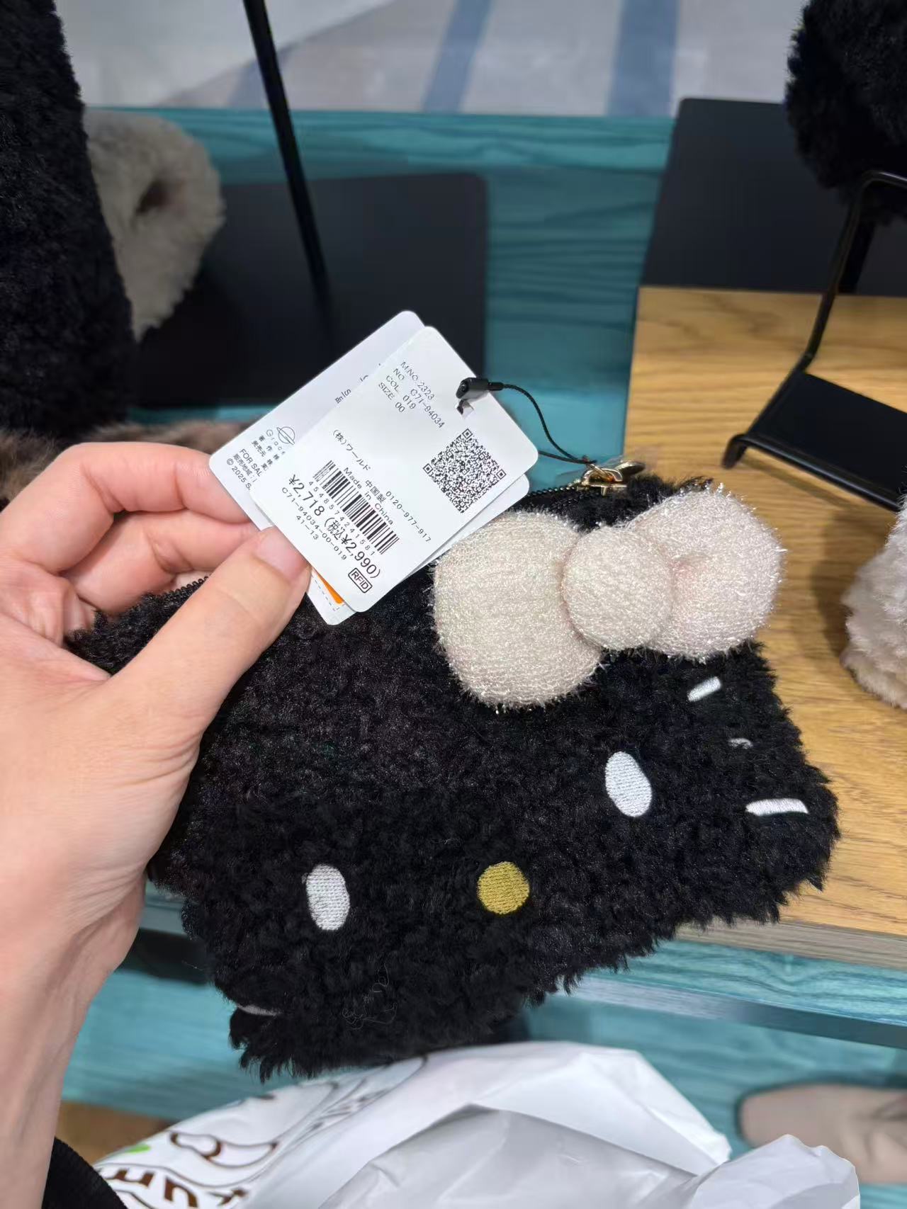 1012 三丽鸥 kt 黑色拉链包包