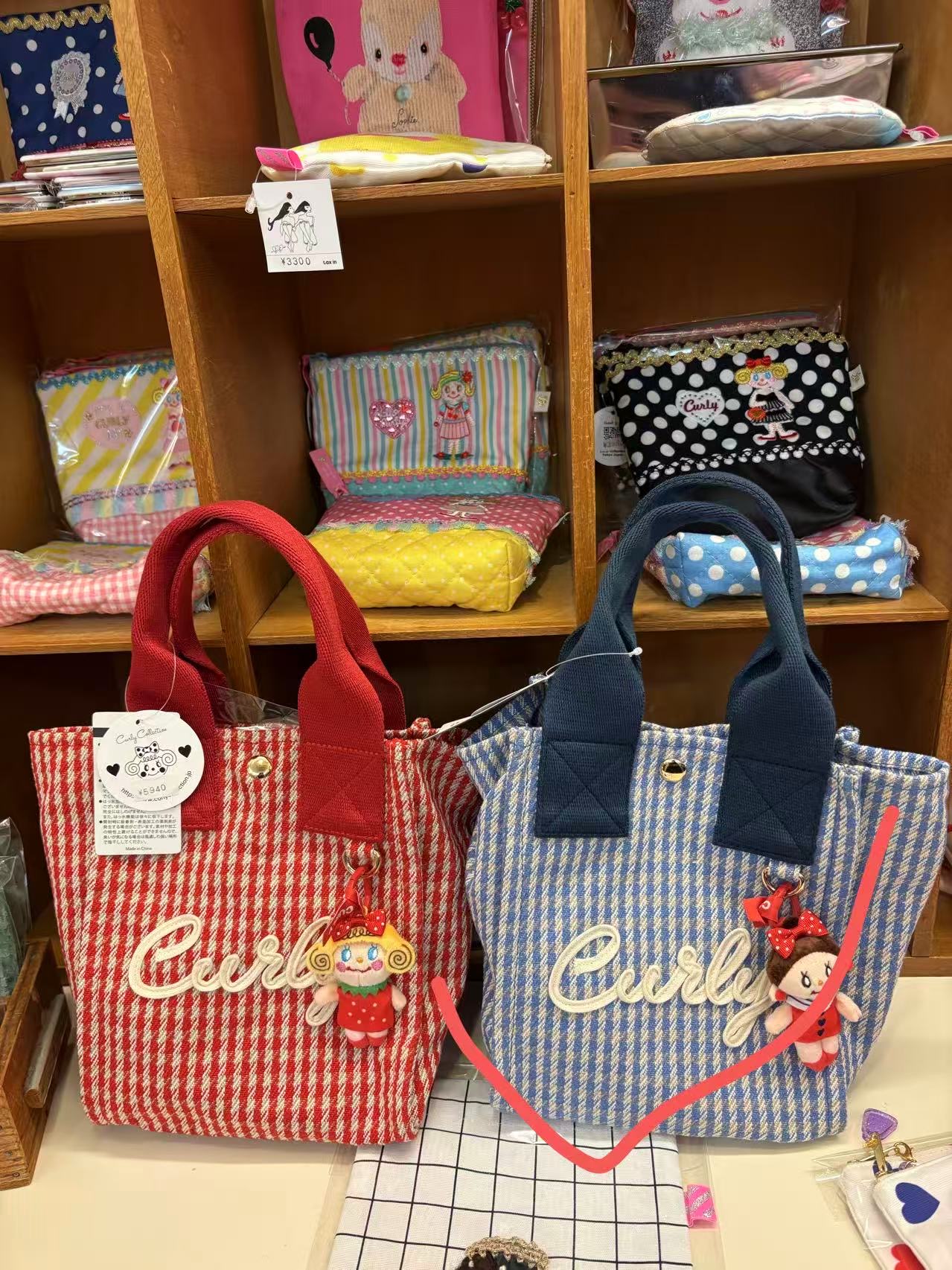 1012 卷发女孩 棕色丸子头挂件蓝色条纹手拿包手拎包