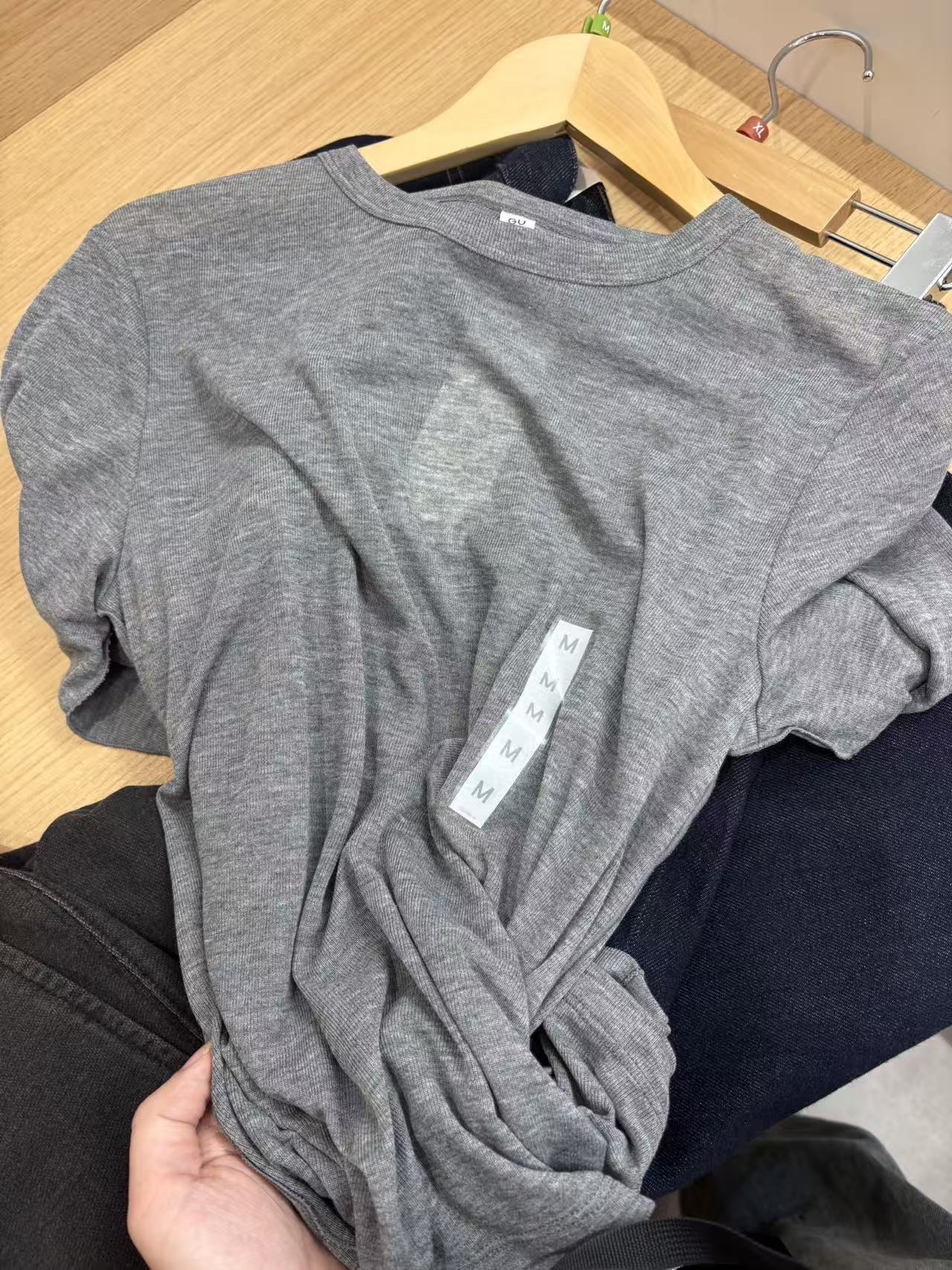 1014 GU女士轻薄圆领 灰色 长袖上衣M