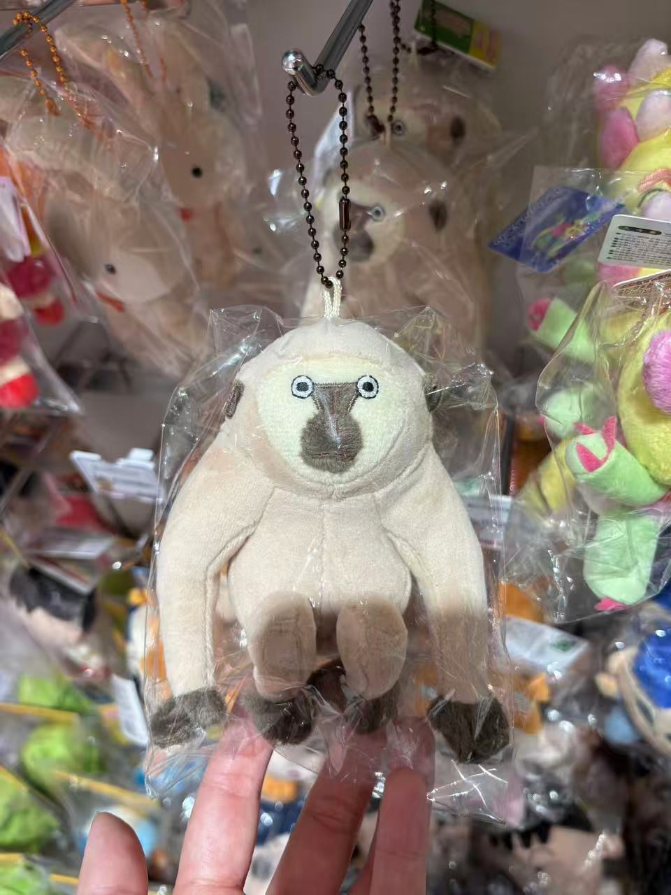 1015 蜡笔小新 长臂猿猴子 毛绒挂件