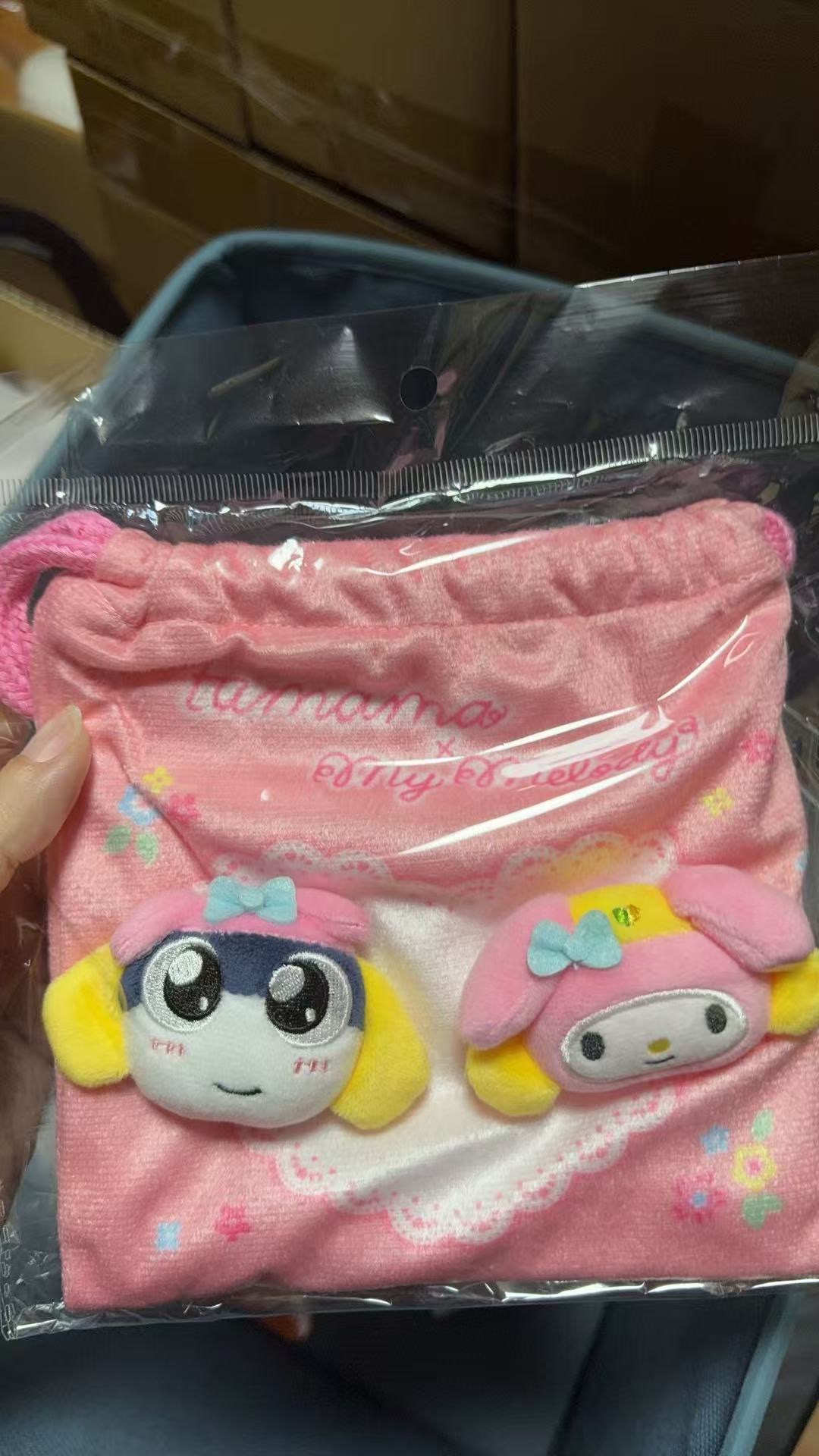 1018 三丽鸥 美乐蒂和小狗粉色抽绳毛绒收纳包