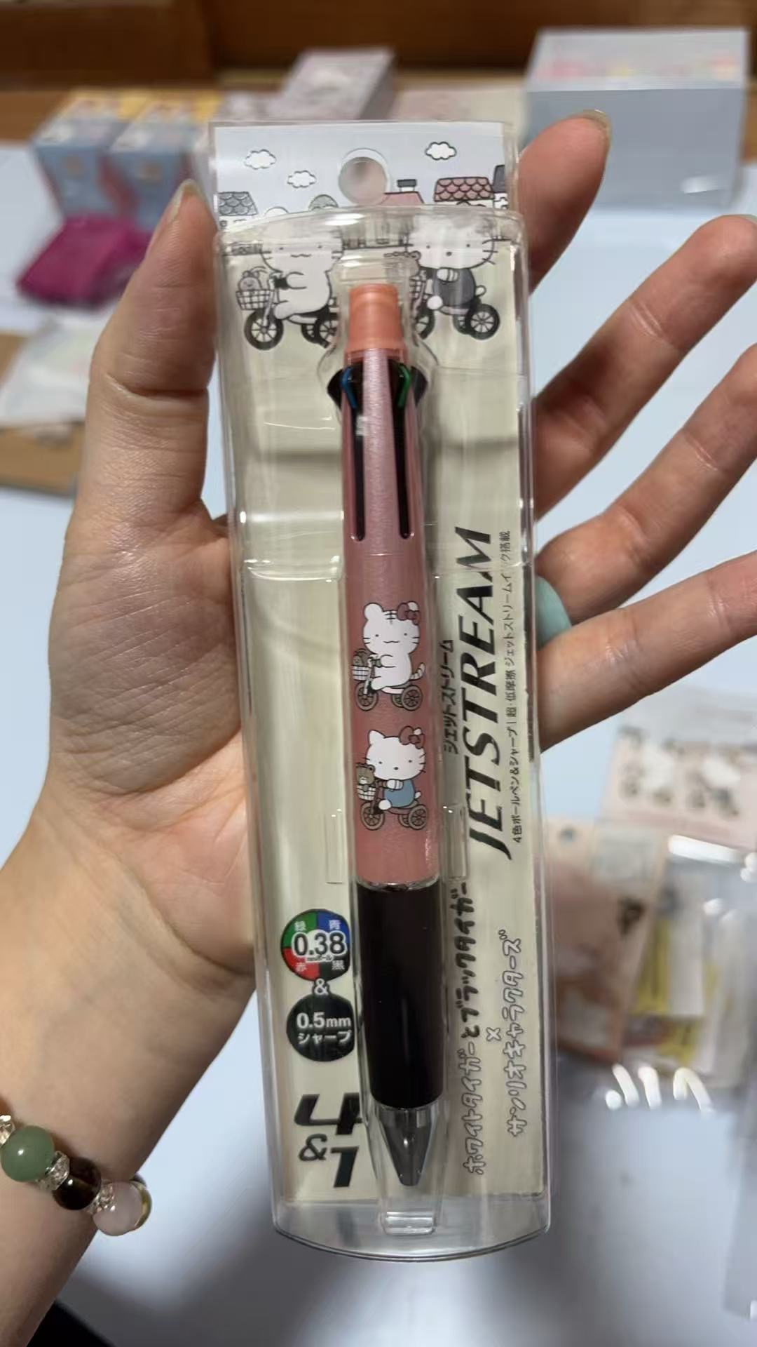 1018 三丽鸥 kt粉色 多颜色笔