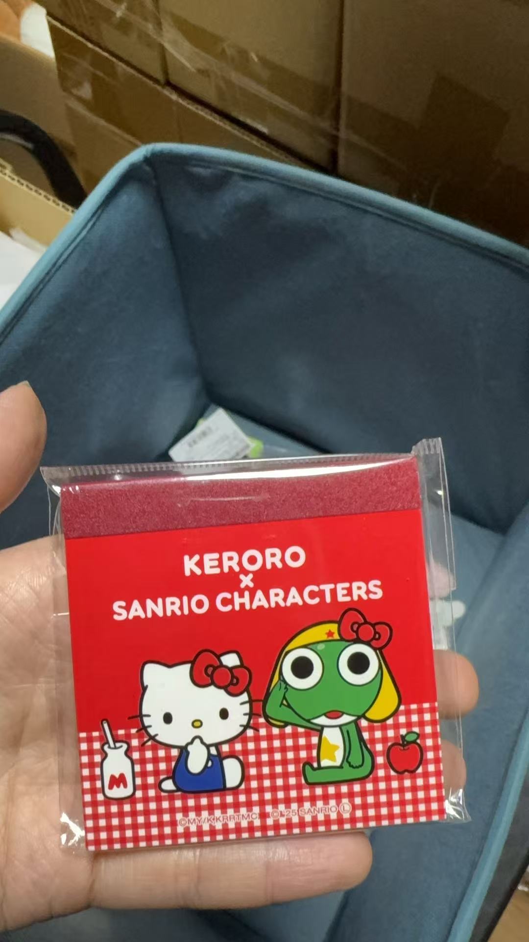 1018 三丽鸥 kt和军曹青蛙 坐着 方形便签本