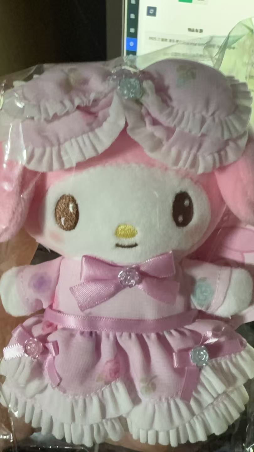 1020 美乐蒂 百褶裙 玫瑰扣 毛绒公仔