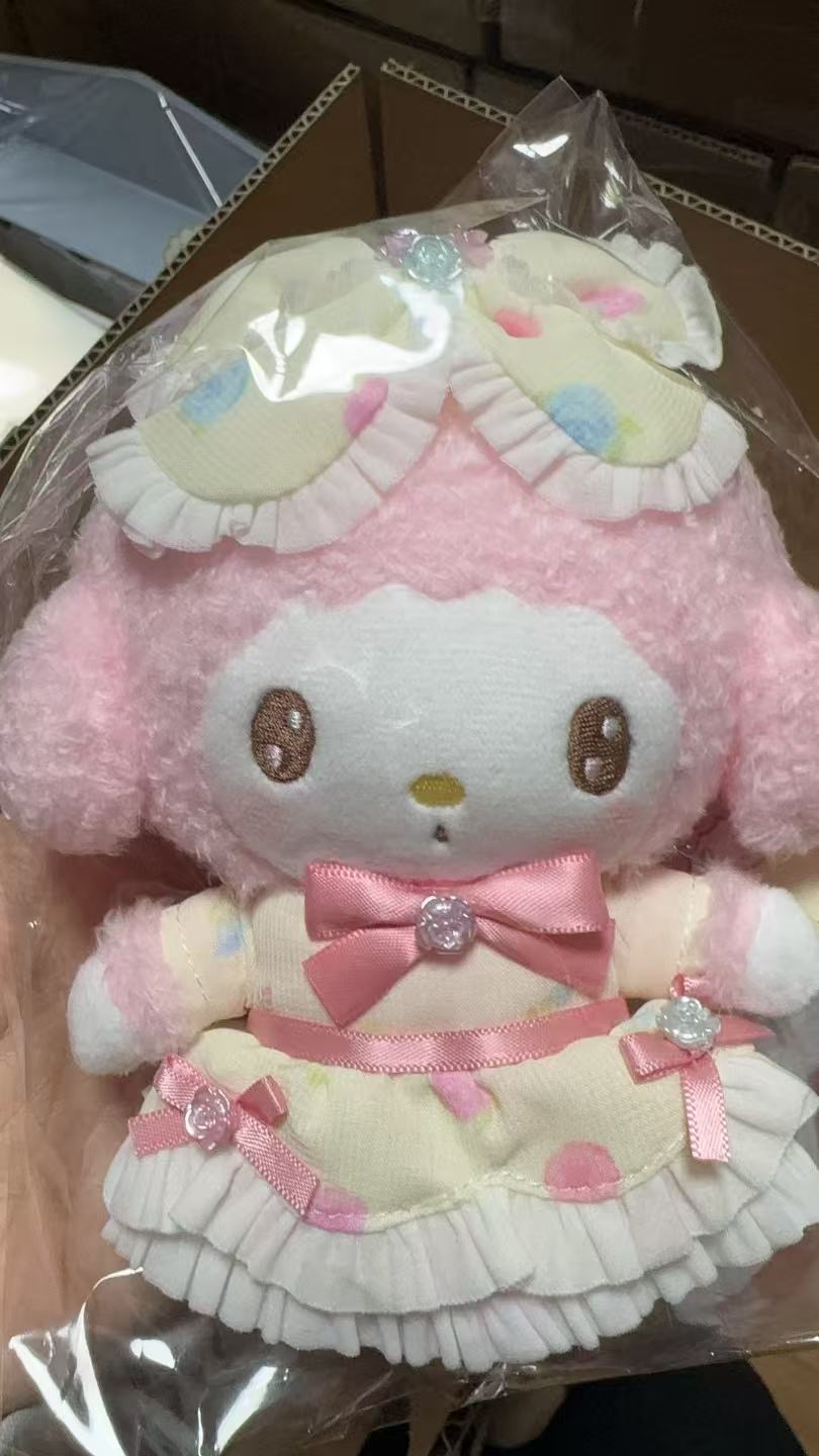 1020 黄色白边百褶裙  玫瑰扣 美乐蒂毛绒公仔