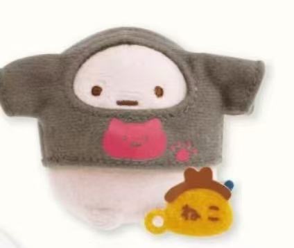 1025 角落 粉团手玉 身上穿灰色短袖 毛绒玩偶